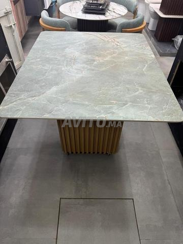 Table élégante et de très bonne qualité - 2