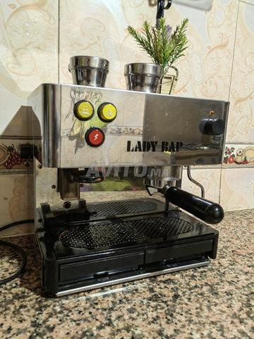Machine à café avec moulin intégré et OPV