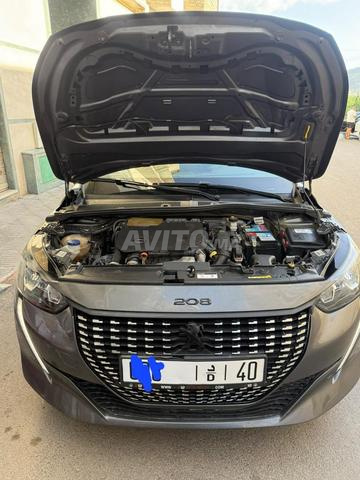 Peugeot 208 Diesel Automatique 2022 à Tanger - 2