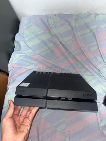 PS4 à vendre, encore neuf, 2 manettes, plein de jeux - 2