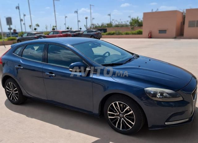 Volvo V40 modèle 2016 très bon état - 2