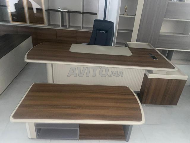 Bureau Professionnel Moderne – Excellent État