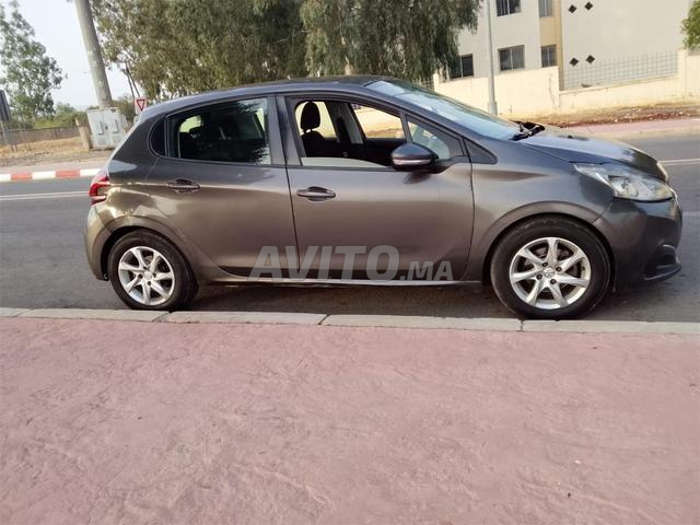 Peugeot 208 Diesel Manuelle 2018 à Sidi Kacem - 2