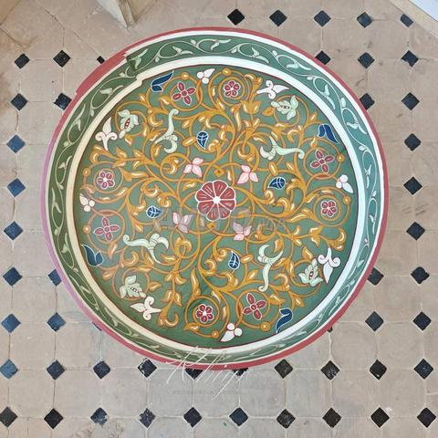 طاولة صغيرة بزخرفة - 2