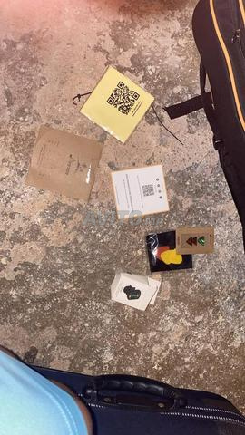 Guitare avec ses accessoires - 2
