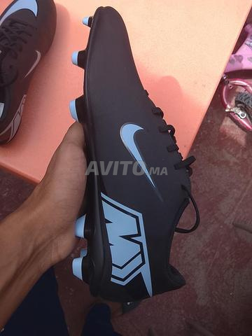 Chaussure de football neuve tay 43 originale
