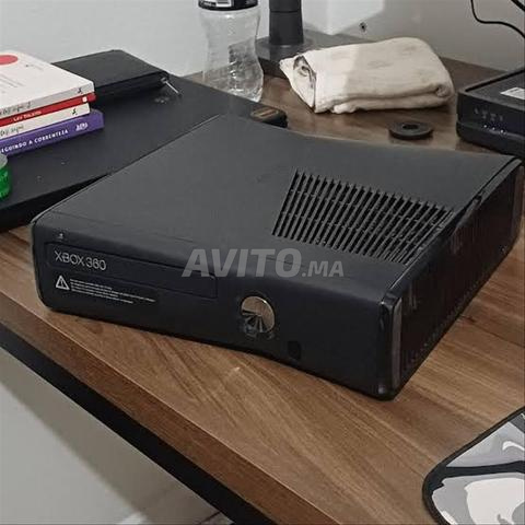 Xbox 360 en excellent état - 1 manette