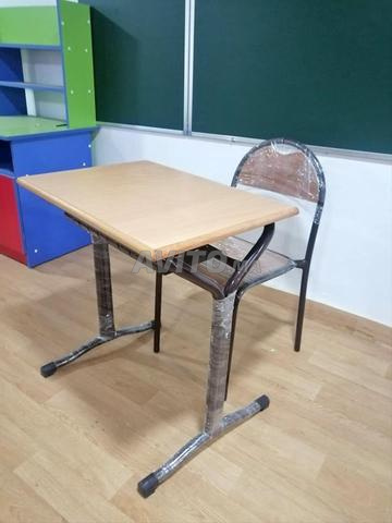 Table monoplace pour établissement éducatif