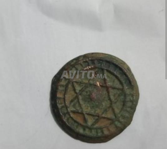 عملة برونزية قديمة تاريخ 1283