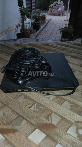 PS4 comme neuve avec une manette et le jeu Call of Duty Black Ops III - 2