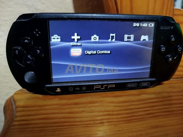 جهاز PSP يأتي مع شاحن وكارت تخزين 8 جيجا بسعر 750 درهم