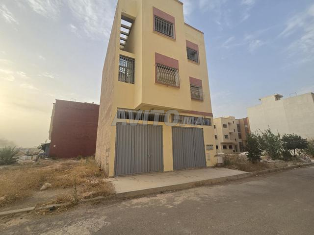 محليان تجاريان للبيع في منطقة R+2