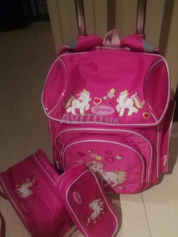 Cartable 3 pièces comme neuve avec les roulettes - 2