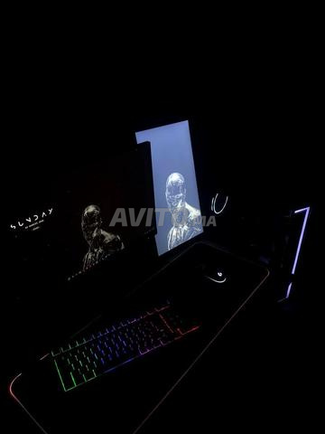 جهاز ألعاب كمبيوتر i7-9700 وشاشتان مع ملحقات - 2