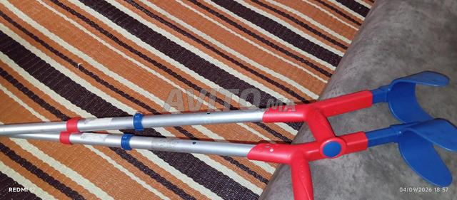 عكازات بحالة ممتازة، استخدام شهر واحد فقط