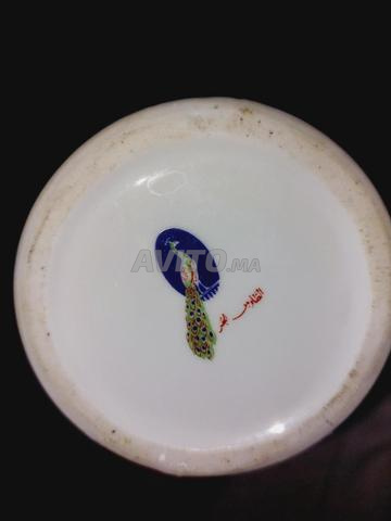 مزهرية بورسلين مزخرفة بنقش طاووس - 2