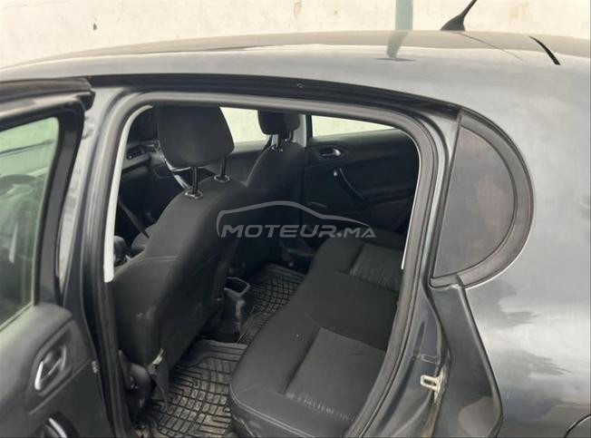 peugeot 208 2013 essences 6cv