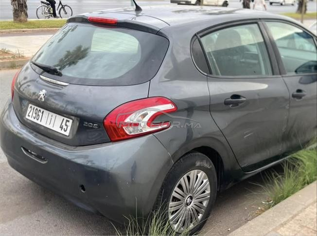 peugeot 208 2013 essences 6cv
