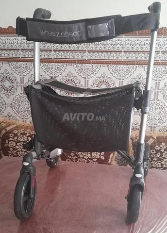 Déambulateur médical à roues, importé des Pays-Bas