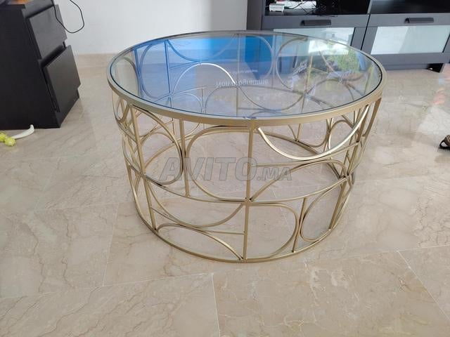 Table dorée en métal à vendre