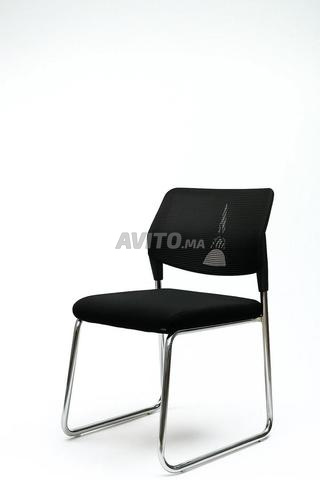 Chaise visiteur.