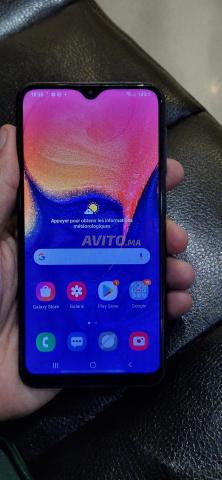 Samsung A10 très propre (32Go / 2Go RAM) prix raisonnable