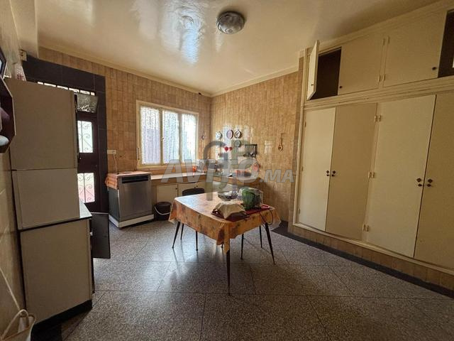 À vendre Spacieuse villa à Bettana. Salé