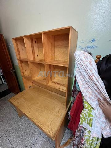 Deux bureaux similaires pour enfant - 2
