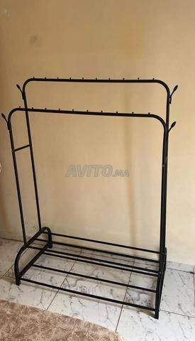 Porte-vêtements métallique solide et pratique
