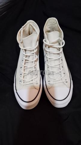 À vendre : Nouvelle chaussure blanche style Converse - 2