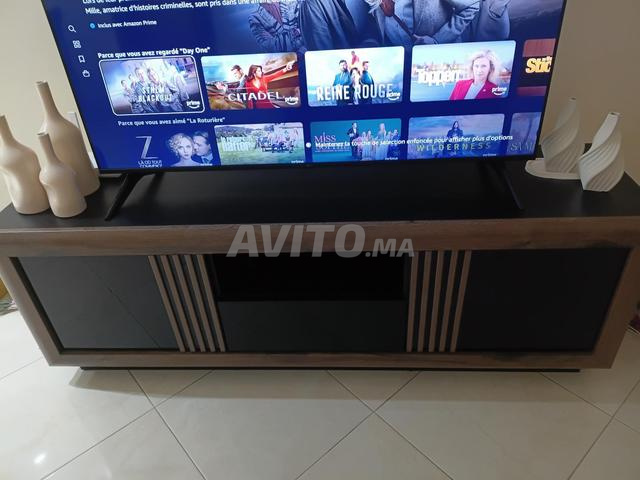 Meuble TV en bois et verre