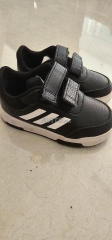 Chaussures Adidas Presque neuves. Taille 22. - 2