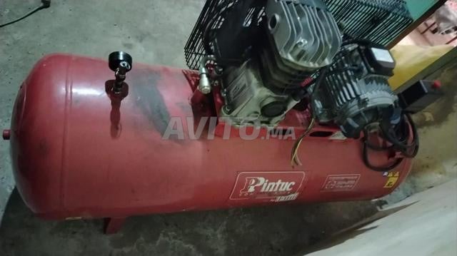 À vendre compresseur 200 litres, marque italienne.