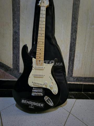 جيتار كهربائي Behringer Strat بحالة جيدة جداً