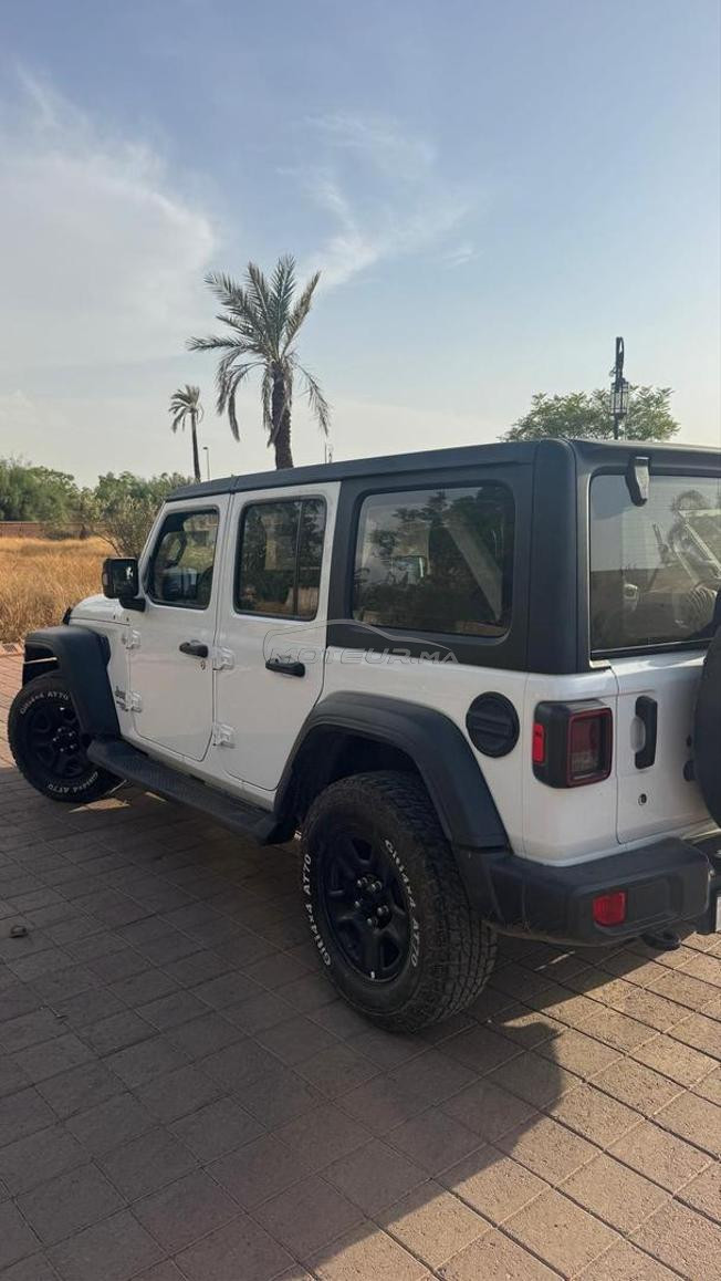 je mis en vente ma voiture jeep tres bon etat