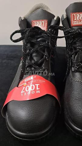 CHAUSSURE DE SECURITE NEUVES POINT 46