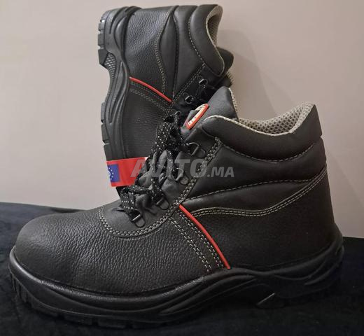 CHAUSSURE DE SECURITE NEUVES POINT 46 - 2