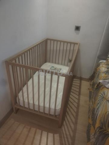 Lit bébé neuf