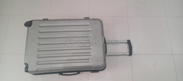 حقيبة سفر كبيرة بحالة ممتازة - 2