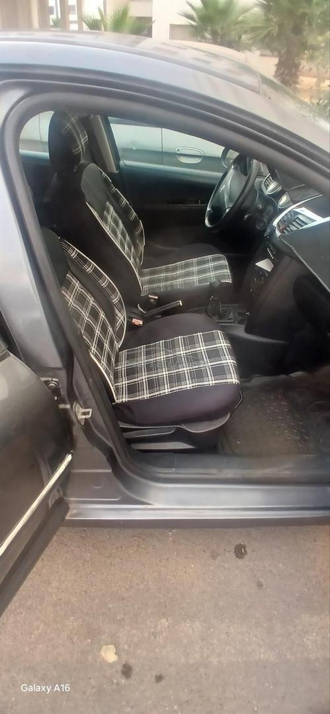 Je propose à la vente une Peugeot 207