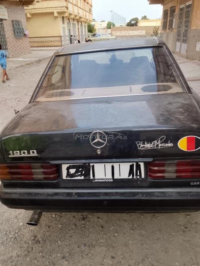 سيارة نقية كلشي فيها مزيان 