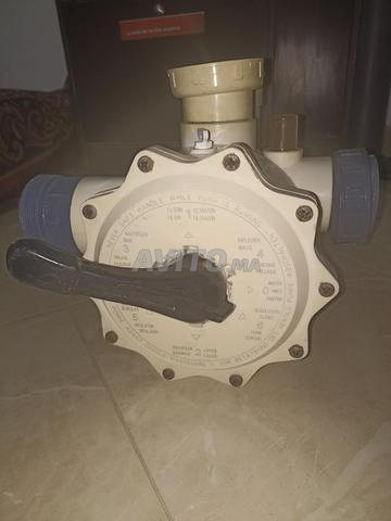 صمام مسبح سداسي الاتجاهات