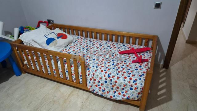 Lit enfant en bois massif (chêne)