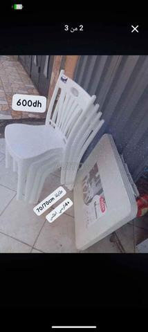 طاولة مربعة و4 كراسي متوفرة بالألوان - 2
