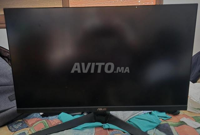 PS4 Pro 2 manettes et moniteur 2K comme neuf - 2
