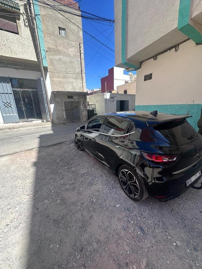 سيارة للبيع في حالة جيد جدا 