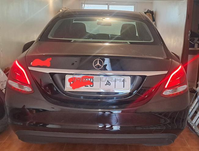 une très belle voiture toute neuf 