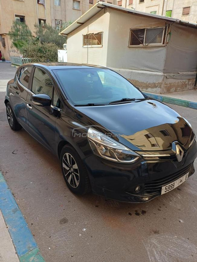Renault Clio diesel de 2013, en très bon état.