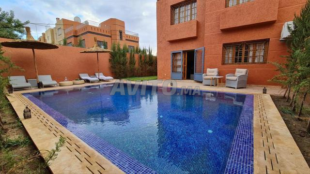 فيلا مع مسبح 12.000 درهم / شهر - 2