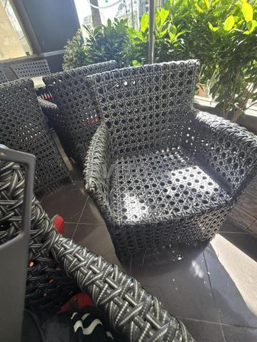CHAISES ET TABLES - 2